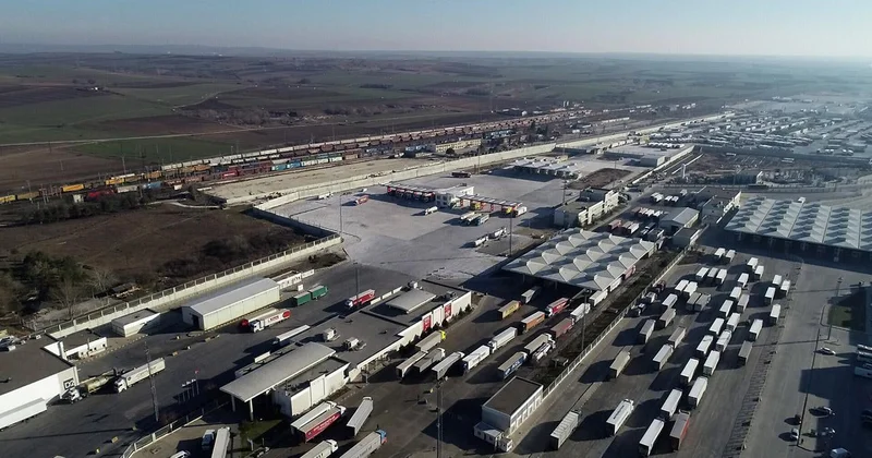 Kapıkule Gümrük Kapısı nda ticari araç geçişinde tarihi rekor