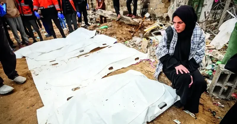 İsrail vahşeti mezarlara da ulaştı Ortadoğu Haberleri