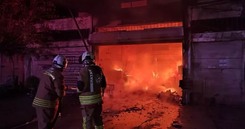 Dörtyol’da iş yeri alevlere teslim oldu