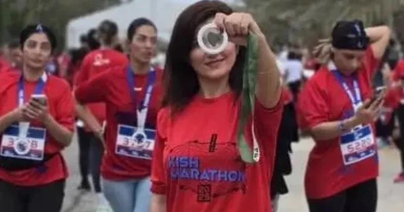 Binlerce İranlı kadın başörtülerini çıkarıp koşmaya başladı Sözcü Gazetesi