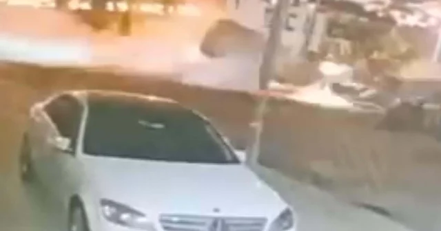 Kamyonetin park halindeki araca çarpıp, takla attığı ölümlü kaza kamerada Muğla Haberleri