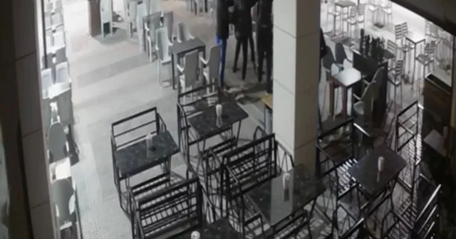 Küfürlü konuşma tartışmasında baba oğul, 3 arkadaşı bıçak ve palayla yaraladı Bursa Haberleri