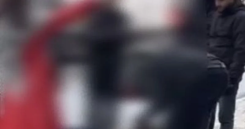 Son dakika: Küçükçekmece de kadını taciz ettiği iddia edilen şüpheliyi çevredekiler darbetti Son dakika haberleri