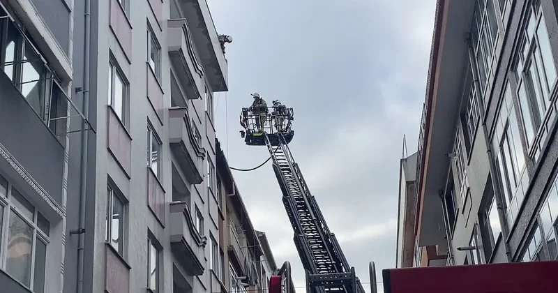 Şişli deki çatı yangını paniğe neden oldu