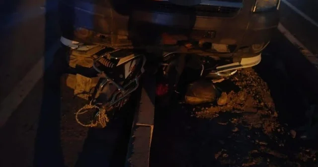 Osmaniye de feci kaza: Motosiklet ve sürücüsü minibüsün altında kaldı Osmaniye Haberleri