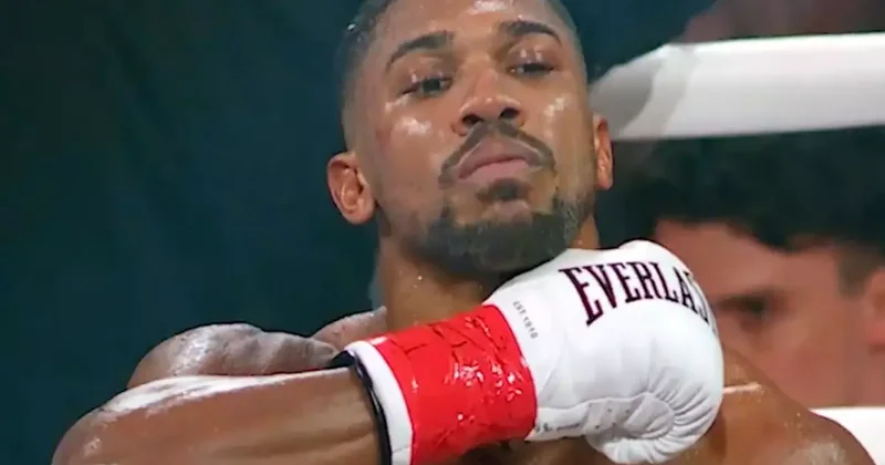 Anthony Joshua dan maça damga vuran hareket