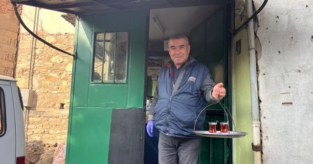 50 yıllık çay ocağında baba mesleğini sürdürüyor Denizli Haberleri