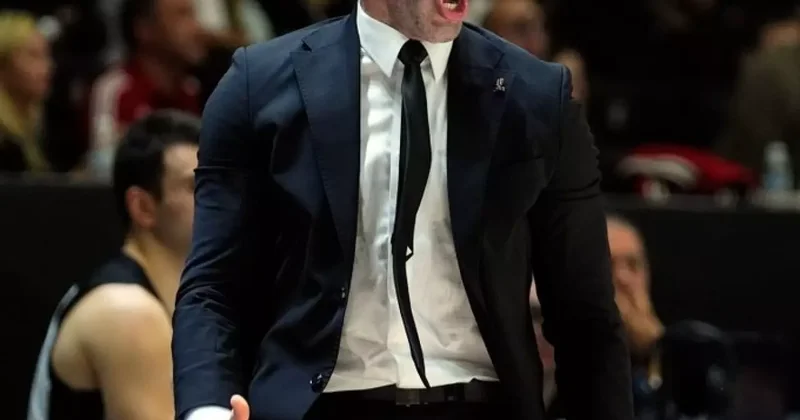 Evine dön diyen hakemin oğlu maç yönetti! Beşiktaş ın hocası canlı yayında çıldırdı