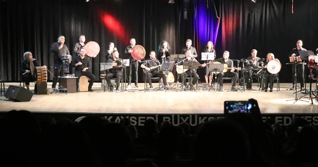 Adliye çalışanlarının kurduğu ritim topluluğu konser verdi; Başsavcı türkü söyledi Kayseri Haberleri