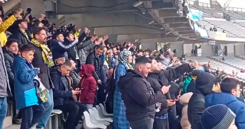 Fenerbahçe taraftarı Sadettin Saran a destek çıktı: Tezahürat yaptı