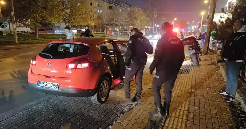 Bursa nın 3 ilçesinde asayiş uygulaması: Aranan 4 kişi yakalandı