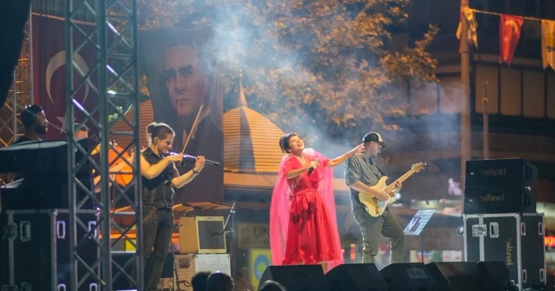 Herkes dış görünüşüyle alay ediyordu: Ünlü şarkıcı dayanamayıp hastalığını itiraf etti Sözcü Gazetesi