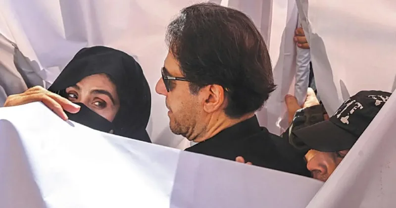 Pakistan da eski Başbakan ve eşine 17 yıl hapis cezası!