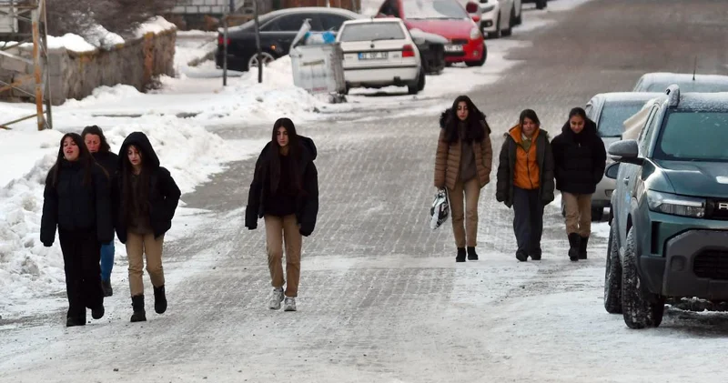 Sabah evden çıkanlar gözlerine inanamadı: Sanki Sibirya ydı