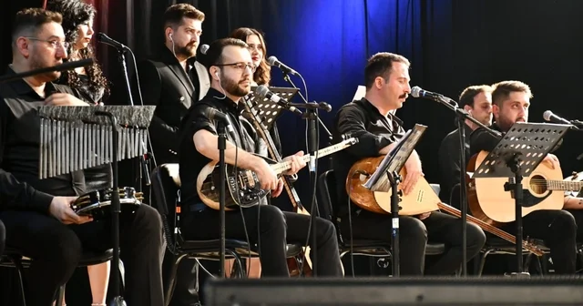 Adliye mensupları, meslektaşlarının konserinde doyasıya eğlendi Konserde Başsavcı Korkmaz da şarkı seslendirdi Kayseri Haberleri
