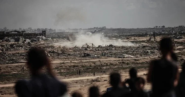 İsrail, Gazze ye saldırılarını sürdürüyor: Ayakta kalan son binalar hedefte