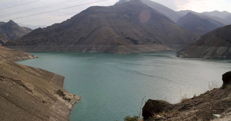 Tahran da 5 barajın su seviyesi ölü hacmin altına indi