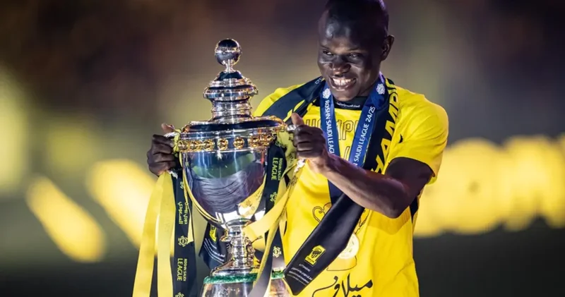 Al Ittihad dan Kante için net mesaj: İsteyen bonservisi öder