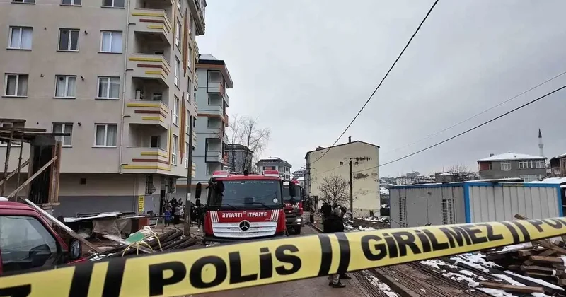 Sultanbeyli’de 5 katlı binada yangın: 12 kişi kurtarıldı