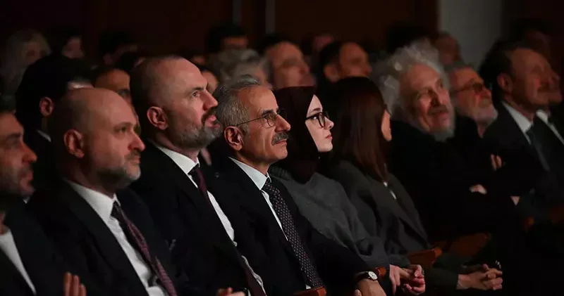 Bakan Uraloğlu, Bak Postacı Geliyor filminin özel gösterimine katıldı