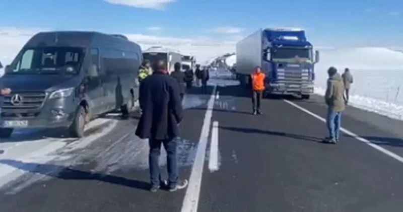 Gürcistan yolunu kapatan kaza Son dakika haberleri