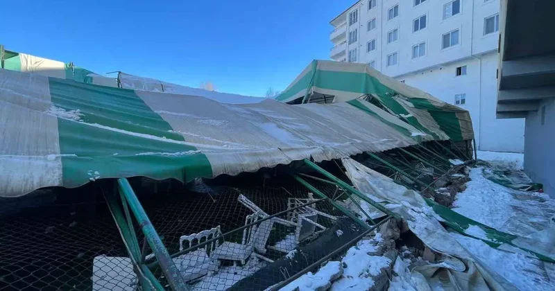 Iğdır’da düğün salonu olarak kullanılan halı saha çöktü