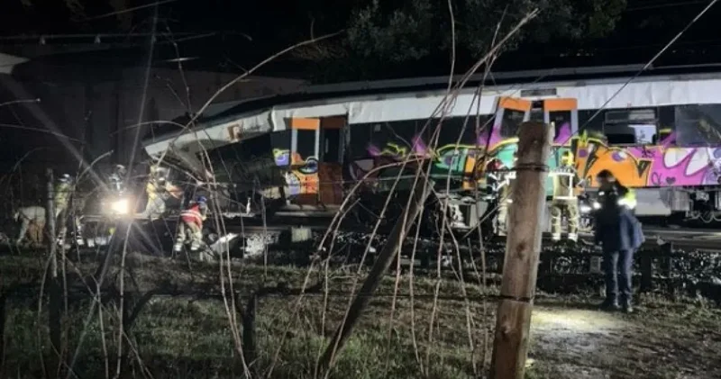 42 kişinin öldüğü kazanın yası sürerken... İspanya da bir tren kazası daha! Ölü ve yaralılar var