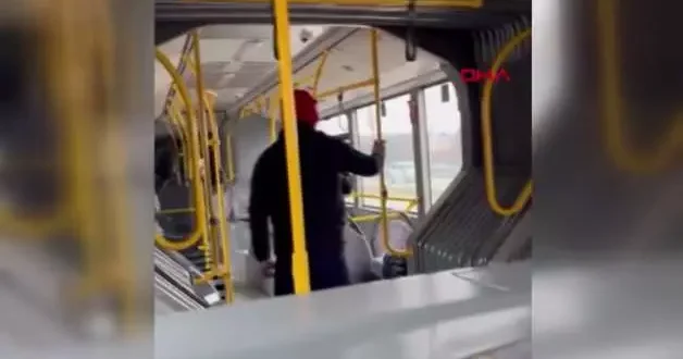 Bursa da otobüste yer tartışması kavgaya dönüştü