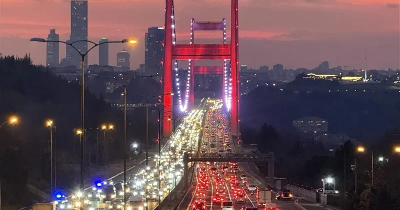 İstanbul un trafik çilesi bitmiyor! Yoğunluk yüzde 87 ye dayandı
