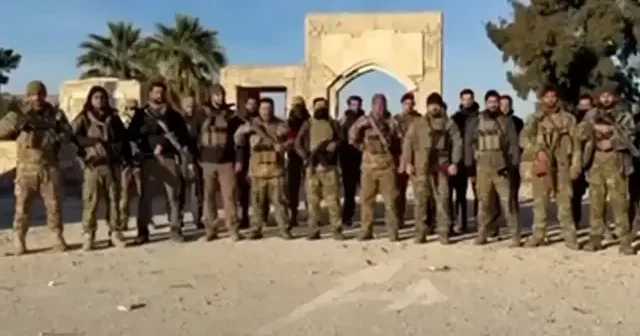 Süleyman Şah Türbesi nin kontrolünü sağlayan Tümen Komutanı Seyf Polat Ebubekir den İbrahim Kalın a teşekkür VİDEO İZLE