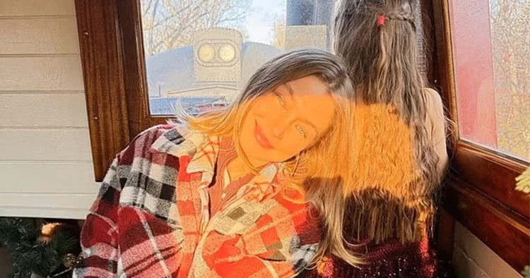 5 yaşındaki kızını yüzünü kimselere göstermeden büyüttü