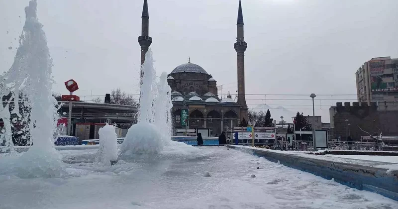 Kayseri buz tuttu! Termometreler 23 ü gösterdi