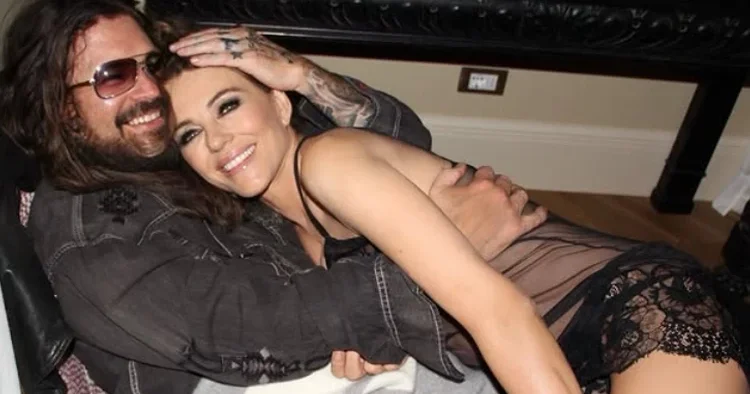 Aldattığı kocası bile ondan vazgeçememişti: Bu yaşından sonra aşık oldu, oğluyla arası açıldı: Ya sevgilin ya ben!