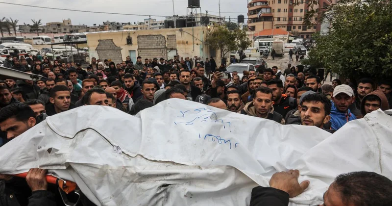 Hamas: İsrail in Gazze de insani yardım aracını hedef alarak 3 gazeteciyi öldürmesi savaş suçudur