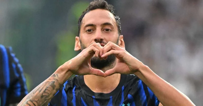 Hakan Çalhanoğlu paylaştı: İtalya da dev buluşma!