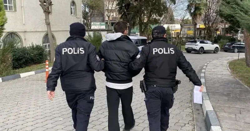 Belediye otobüsünde dehşet! “Yan baktınız” diyerek otobüste 2 kişiye bıçak çekti!