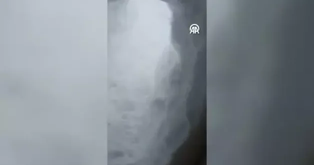 Kars ta kara gömülen evinden çıkan vatandaşın o anlar viral oldu