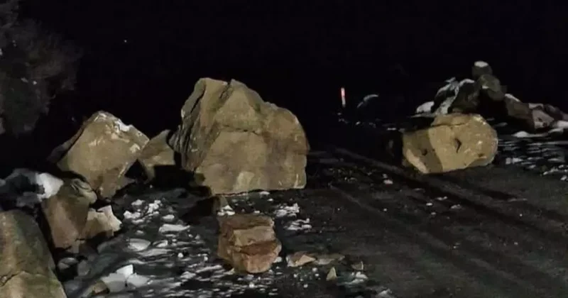 İki köye ulaşım sağlayan yol kapandı