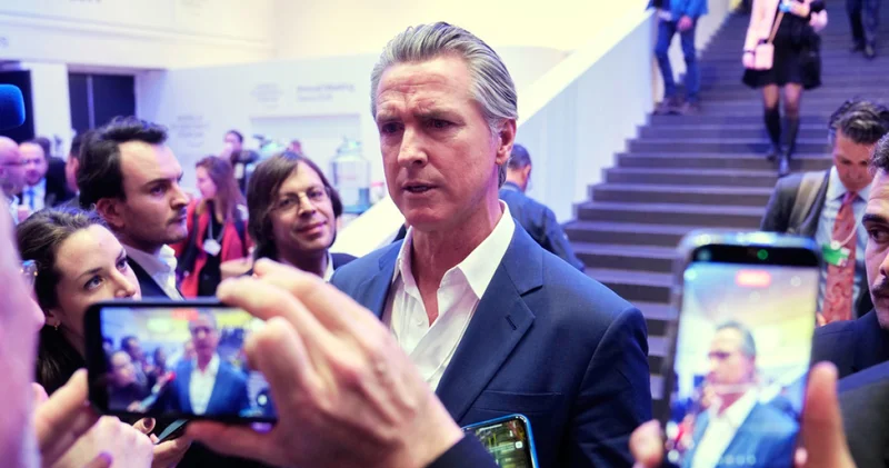 California Valisi Newsom dan çağrı: Trump a boyun eğmeyi bırakın Dış Haberler