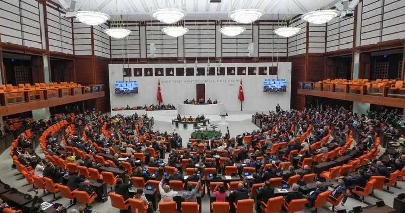 Emekli zammı gece yarısı mı geçirilecek? Muhalefet vekilleri Meclis’e çağırdı!