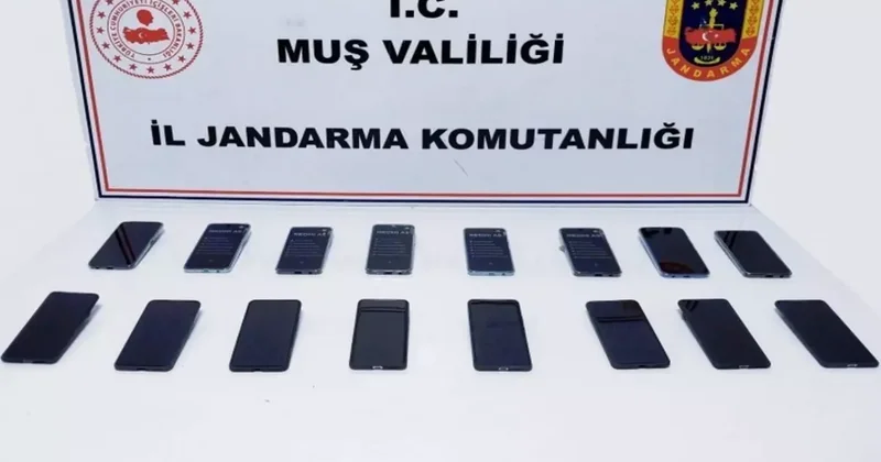 Bulanık’ta 16 adet kaçak cep telefonu ele geçirildi
