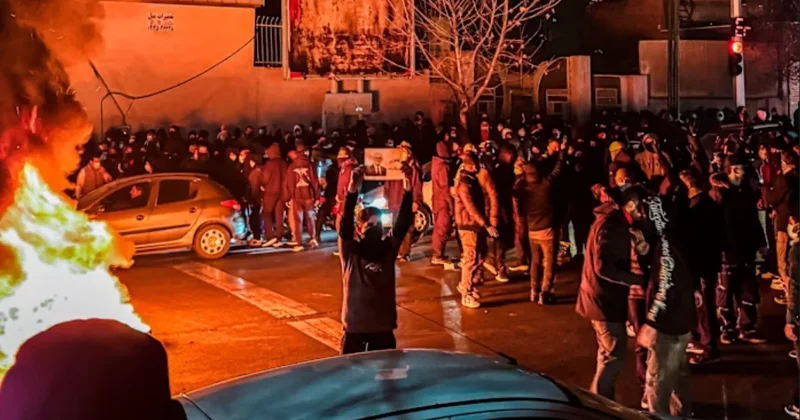 İran hükümeti, protestolara katılanların evlerine ve işyerlerine el koydu Sözcü Gazetesi