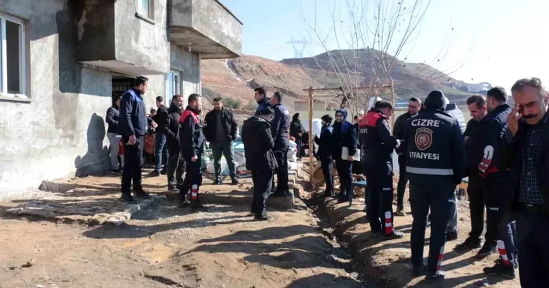 Şırnak ta heyelan korkuttu: Dev kayalar evin üzerine düştü, aile son anda kurtuldu