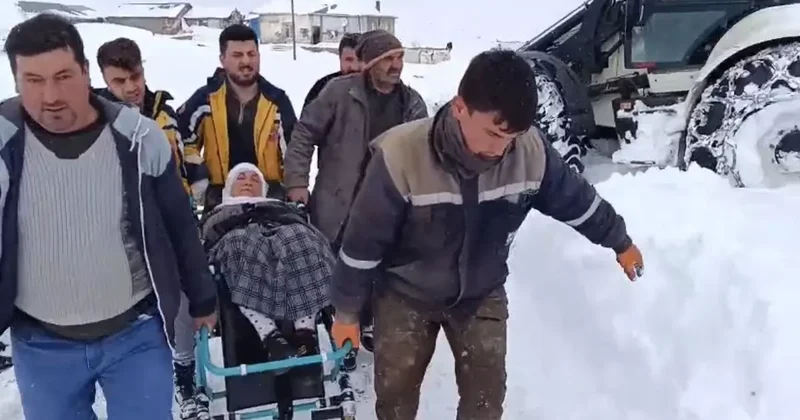 Yolu kapanan köyde mahsur kalan hasta 4 saatlik çalışmayla kurtarıldı