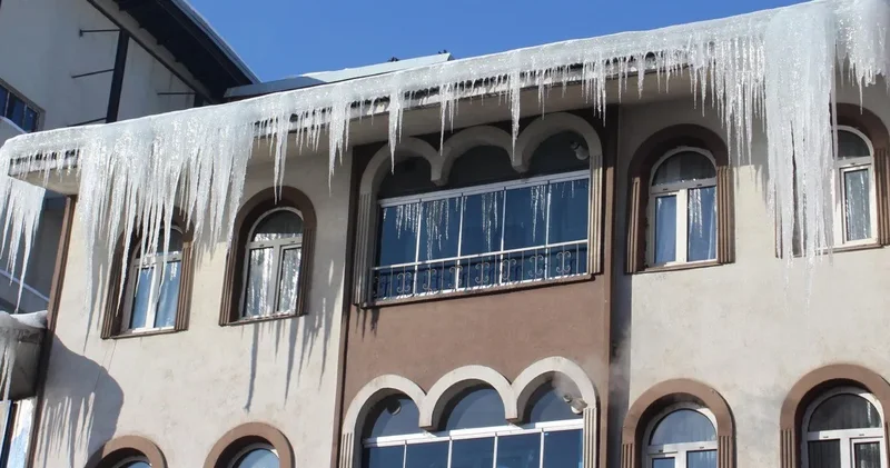 Ağrı’da hayat dondu : Termometreler eksi 24 dereceyi gördü