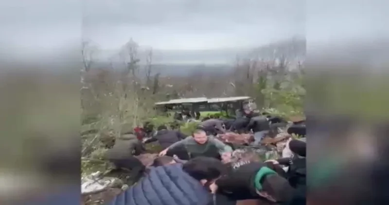 Son dakika Kocaeli’de belediye otobüsü devrildi: Çok sayıda yaralı var