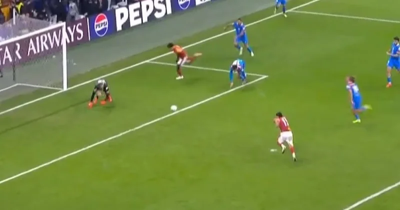 90+5 te kaçan gol sonrası Galatasaray tribünleri yıkıldı! Sözcü Gazetesi