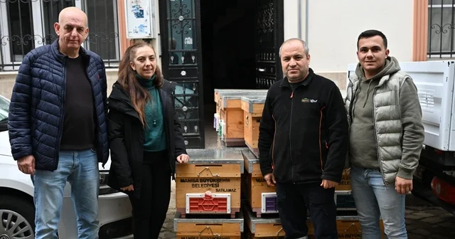 Manisa Büyükşehir den sel mağduru arıcıya kovan desteği Manisa Haberleri