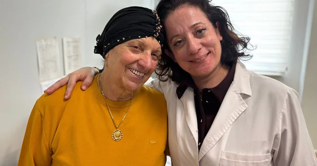 Bir gecede ses telleri felç olan anneyi doktor kızı iyileştirdi Antalya Haberleri