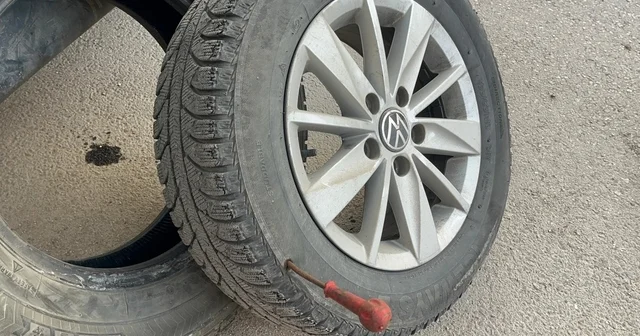 Eskişehir de park halindeki 2 aracın lastikleri bıçakla patlatıldı Eskişehir Haberleri